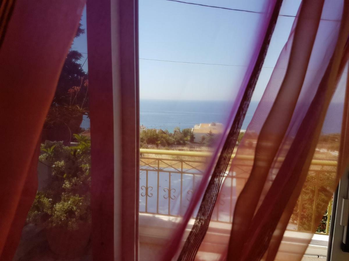 Villa "Eva" - Entire Beachfront Holiday Home - 4S Agia Marina  Bagian luar foto