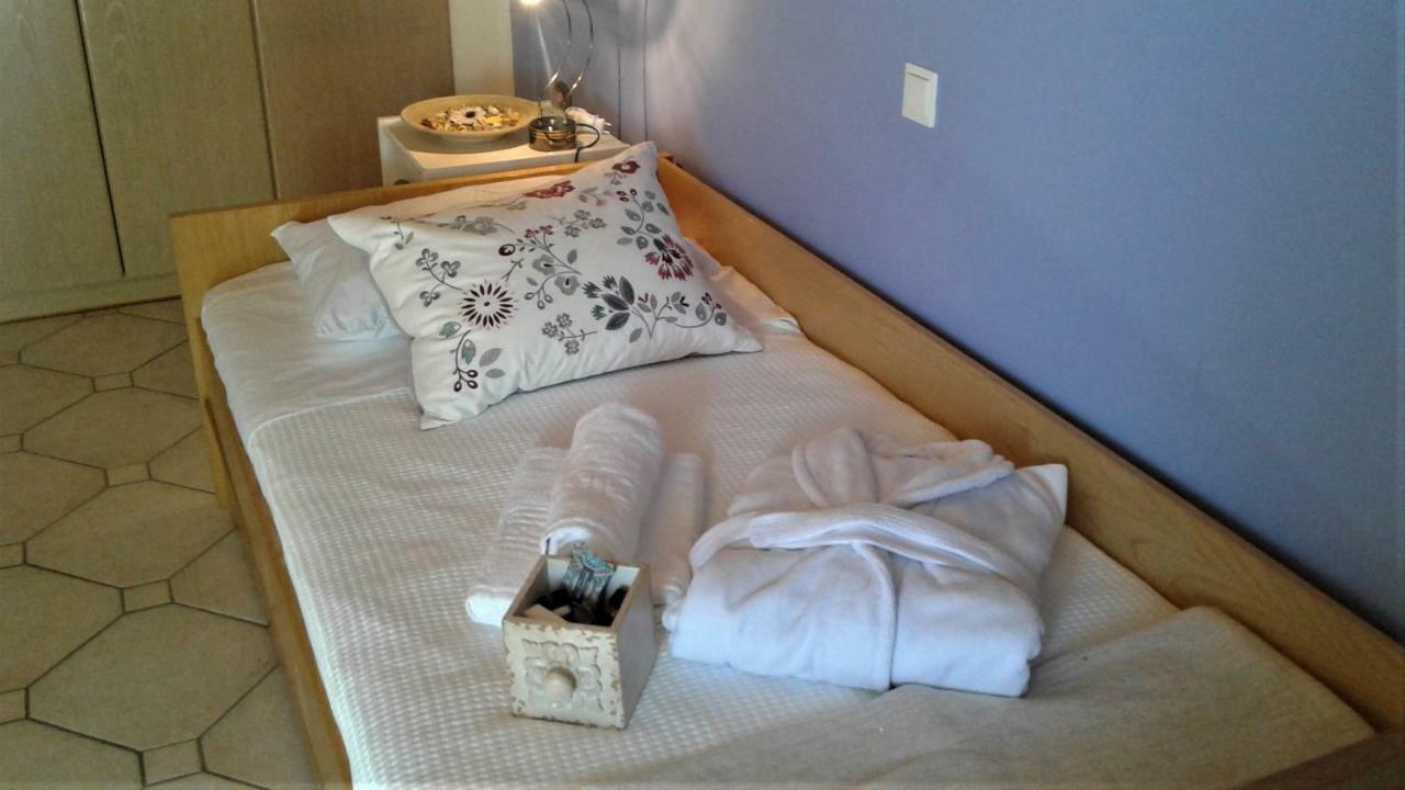 Villa "Eva" - Entire Beachfront Holiday Home - 4S Agia Marina  Bagian luar foto