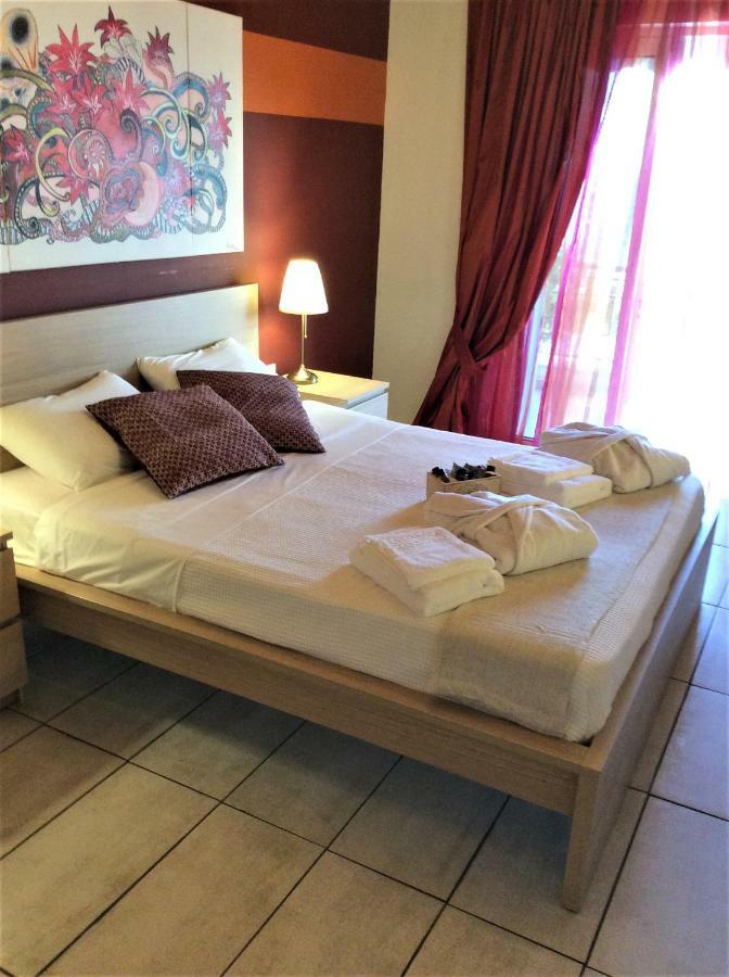 Villa "Eva" - Entire Beachfront Holiday Home - 4S Agia Marina  Bagian luar foto
